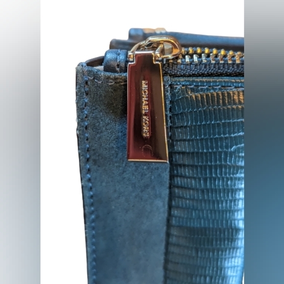 EUC Michael Kors animal print blue leather & suede button clasp two zip closures - Picture 2 of 5